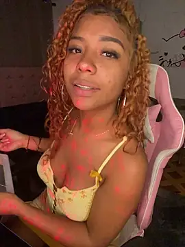 ThePrettyTiana online show from April 18, 6:56 pm