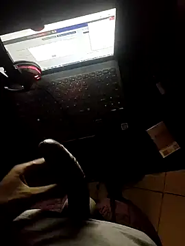 Snapshot of clayto77 chatting on March 4, 6:03 pm clayto77 online show from March 4, 6:03 pm