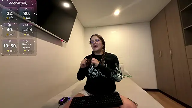 Sarahhh 0 online show from June 30, 12:33 am