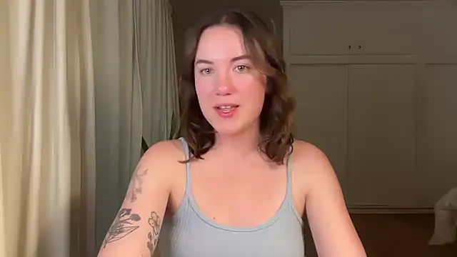 summerxo online show from March 24, 2:05 am