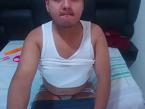 XNoahDeepThroatX online show from March 19, 5:55 am