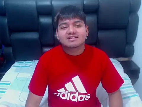 XNoahDeepThroatX online show from March 26, 3:45 am