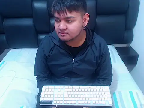 XNoahDeepThroatX online show from April 8, 12:49 pm