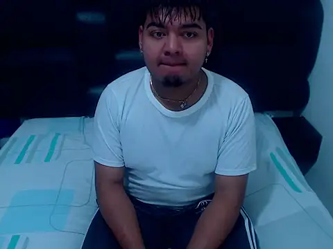 XNoahDeepThroatX online show from April 15, 1:51 pm