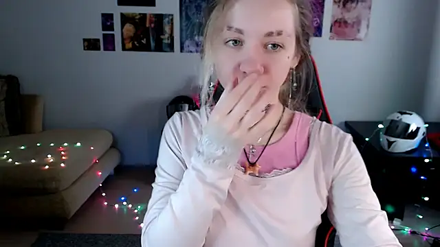 Nica Kawaii online show from April 13, 7:58 am