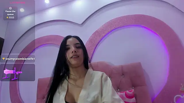 hilaryth  online show from March 4, 11:00 pm