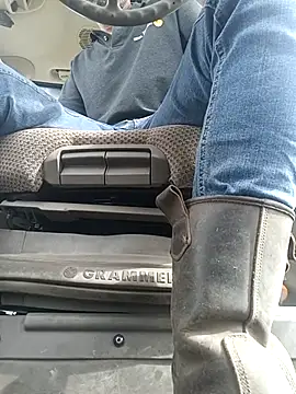 Snapshot of youp8444 chatting on April 11, 12:42 pm youp8444 online show from April 11, 12:42 pm