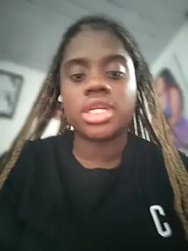 YourLiaa  online show from March 6, 9:55 pm