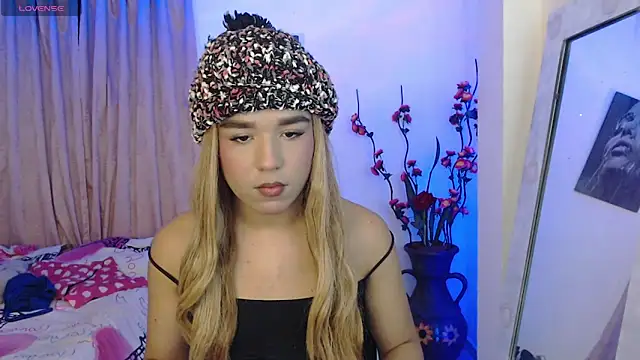 Candyy doll   online show from March 6, 8:05 pm