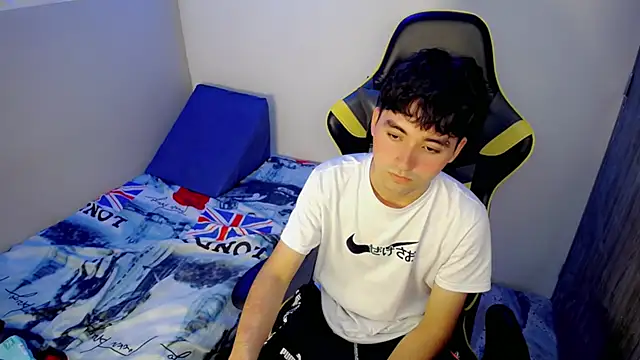 Luigii  online show from March 5, 3:02 am