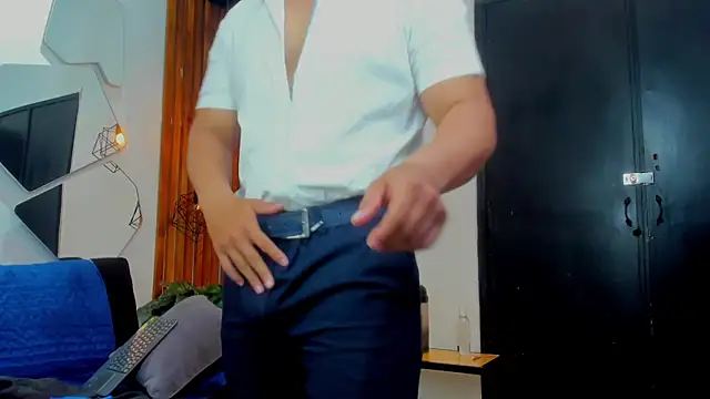 Snapshot of RomanCroft chatting on March 28, 12:05 pm RomanCroft online show from March 28, 12:05 pm