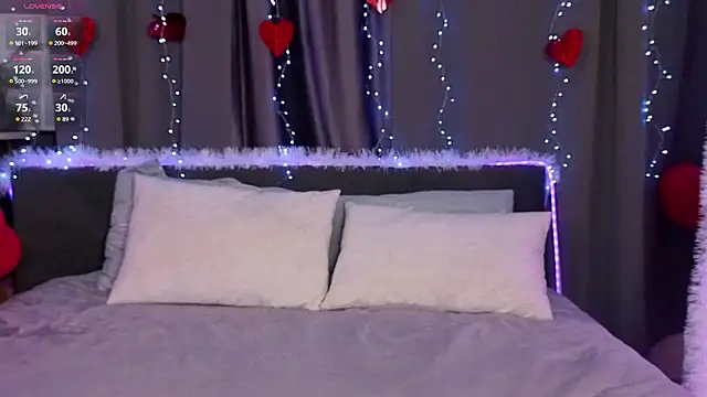 TwilaDona online show from March 8, 1:03 am