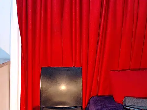 DarkDivva18 online show from May 5, 3:42 pm