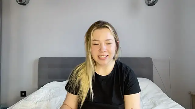 alyrasun online show from March 26, 6:19 am