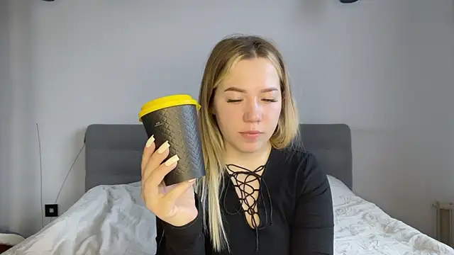 alyrasun online show from March 30, 6:14 am