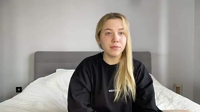 Snapshot of alyrasun chatting on May 15, 7:04 am alyrasun online show from May 15, 7:04 am