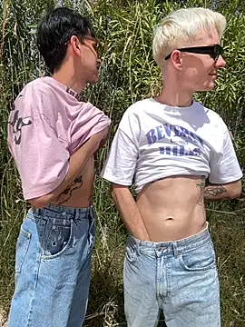 AlphaTwinks online show from April 7, 11:43 am