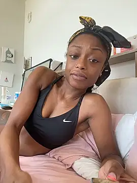 Snapshot of Princessssbby chatting on May 10, 2:33 pm Princessssbby online show from May 10, 2:33 pm