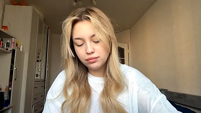 WonderedFlair online show from April 1, 6:14 am