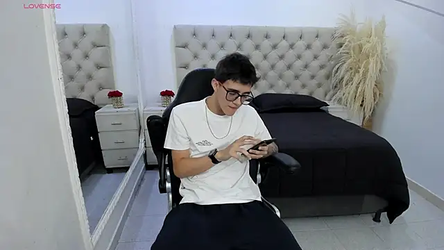 TylerCross  online show from March 29, 5:24 pm