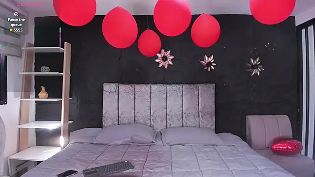 TylerCross  online show from April 26, 7:55 pm