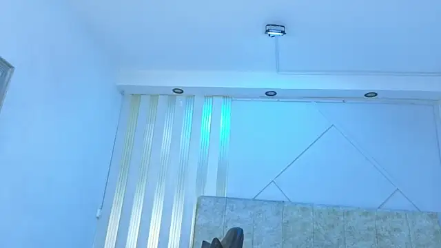 j belle  online show from April 19, 6:10 pm