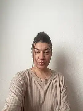 Snapshot of MilaDiva34 chatting on March 16, 8:18 am MilaDiva34 online show from March 16, 8:18 am