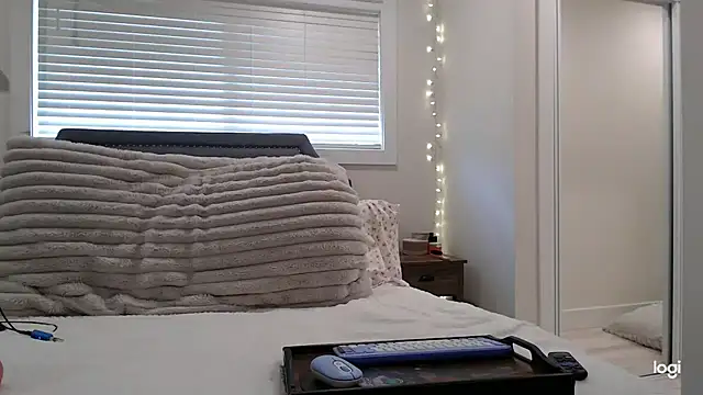 SecretsNextDoor online show from April 22, 5:36 pm