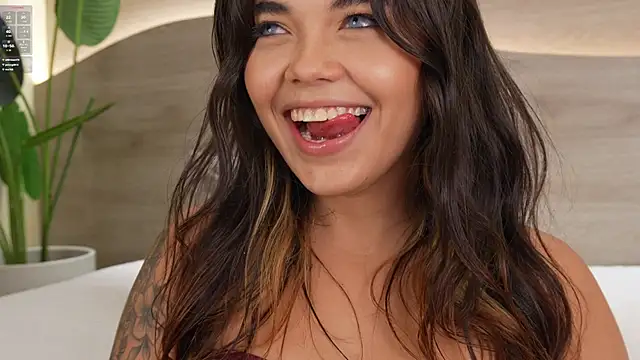 Mia Rosalie online show from June 18, 8:47 am