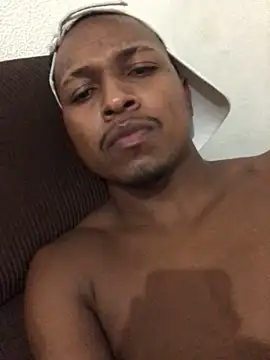 Snapshot of Henriqueamoror chatting on March 6, 4:20 am Henriqueamoror online show from March 6, 4:20 am