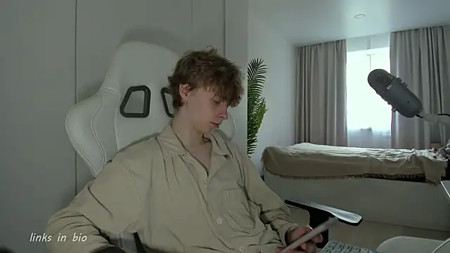 Wawesuc online show from March 31, 8:37 am