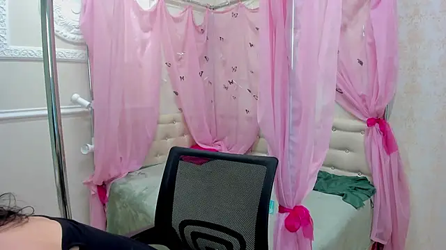 VictoriaSecretXO online show from March 12, 3:34 am