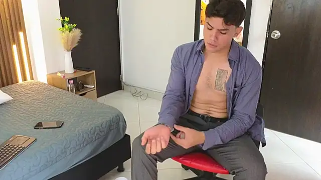 MrAdonis  online show from April 11, 7:29 pm