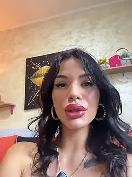 Snapshot of RaniaSnow chatting on May 26, 3:35 am RaniaSnow online show from May 26, 3:35 am