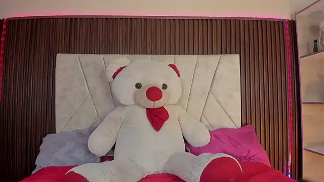 nikkita dragon  online show from April 26, 8:39 pm