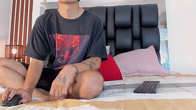 dalhia and hades online show from March 25, 12:44 pm