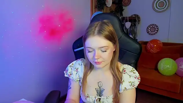 Snapshot of ElinaVale chatting on May 12, 5:10 pm ElinaVale online show from May 12, 5:10 pm