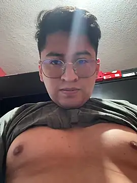 Snapshot of GoldenM95 chatting on July 18, 1:43 am GoldenM95 online show from July 18, 1:43 am