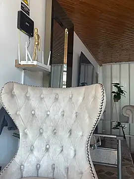 Cloe pink1 online show from April 4, 1:30 pm