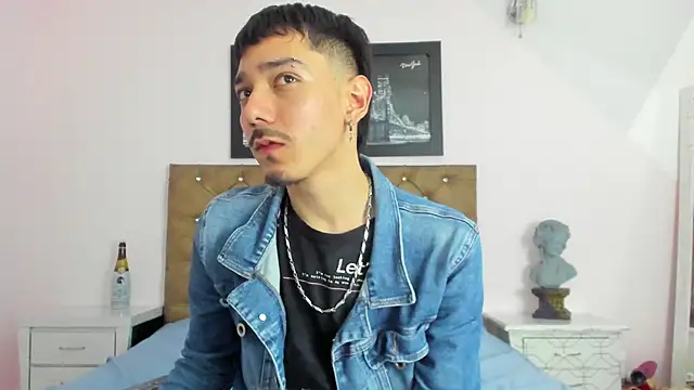 finn jackson online show from April 20, 7:59 pm