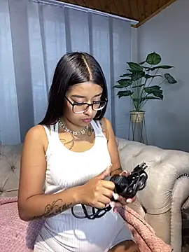 chanell pinkk online show from April 8, 12:49 pm