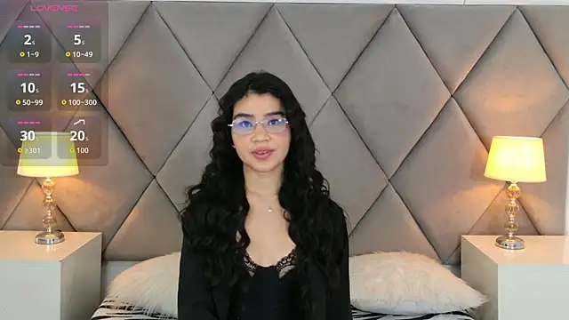 OliviaDiaz online show from April 4, 8:17 pm