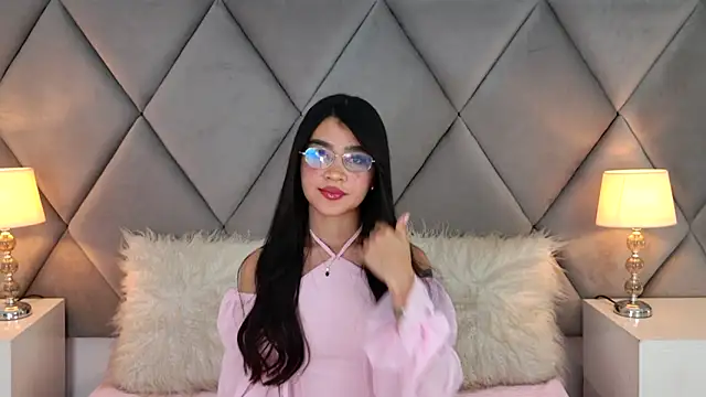 Snapshot of OliviaDiaz chatting on June 21, 12:13 am OliviaDiaz online show from June 21, 12:13 am