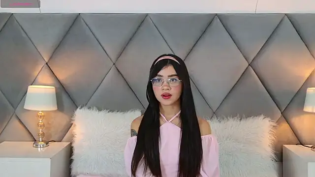 Snapshot of OliviaDiaz chatting on July 6, 8:22 pm OliviaDiaz online show from July 6, 8:22 pm
