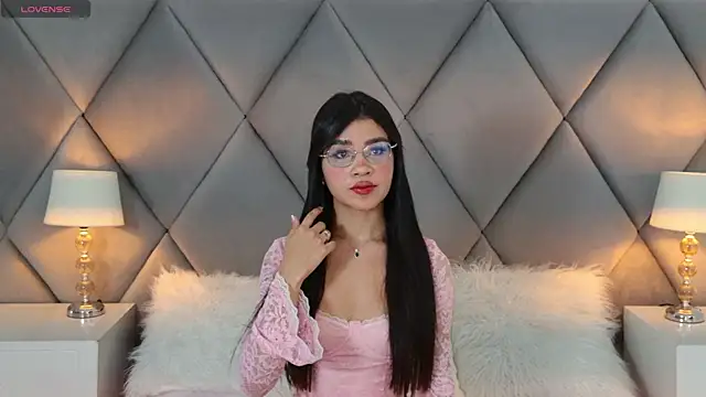 Snapshot of OliviaDiaz chatting on July 9, 8:02 pm OliviaDiaz online show from July 9, 8:02 pm