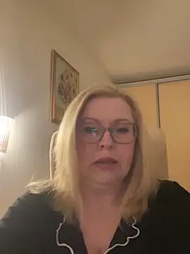 Snapshot of JanieLight53 chatting on March 13, 8:04 pm JanieLight53 online show from March 13, 8:04 pm