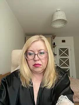 JanieLight53 online show from May 25, 4:13 pm