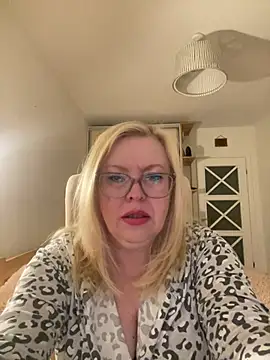 JanieLight53 online show from May 28, 11:02 pm