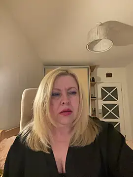 JanieLight53 online show from June 17, 10:32 pm