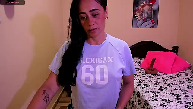 sara florez12 online show from March 25, 11:27 am